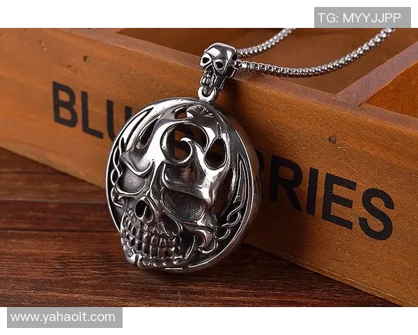 足球明星吊坠钛钢设计灵感来源于绿茵场的激情与荣耀 足球明星吊坠钛钢设计灵感来源于绿茵场的激情与荣耀