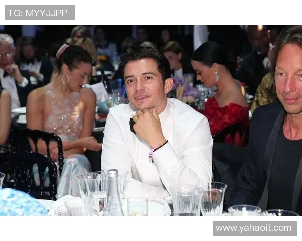 足球明星甜蜜亲吻瞬间回顾让人心动的浪漫时刻合集 足球明星甜蜜亲吻瞬间回顾让人心动的浪漫时刻合集