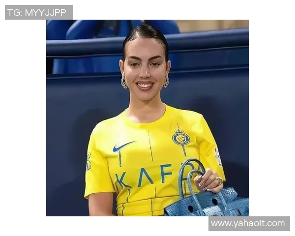 足球明星挑战自我穿上其他球队球衣展现不同风格与魅力