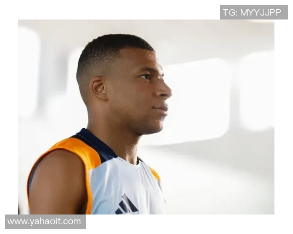 足球明星侧颜魅力展现,捕捉他们独特气质与风采的精彩瞬间 足球明星侧颜魅力展现,捕捉他们独特气质与风采的精彩瞬间